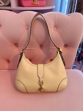 Coach Signature Hampton Hobo Bag Moonlight Butter Yellow NEW